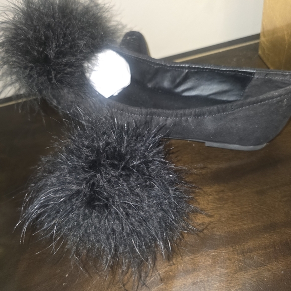 Kenneth Cole black suede and feather flats never-worn - Picture 4 of 9